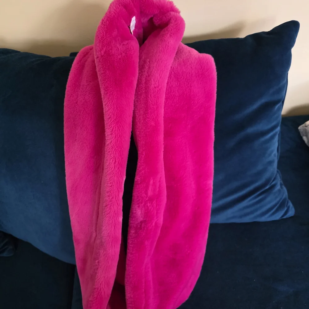 Vibrant Pink Faux Fur Scarf - Picture 1 of 1